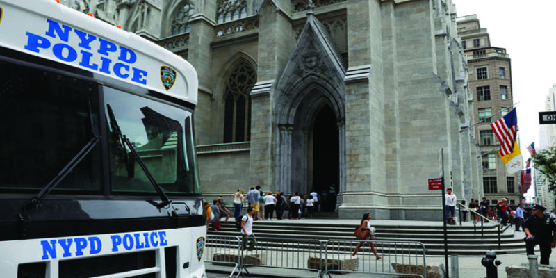 بعد أيام من حريق نوتردام: اعتقال شخص يحمل مواد قابلة للاشتعال داخل كاتدرائية في نيويورك